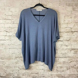 Karamel Italy Women's Size 6 Blue Short Sleeve V Neck Blouse Viscose Polyester